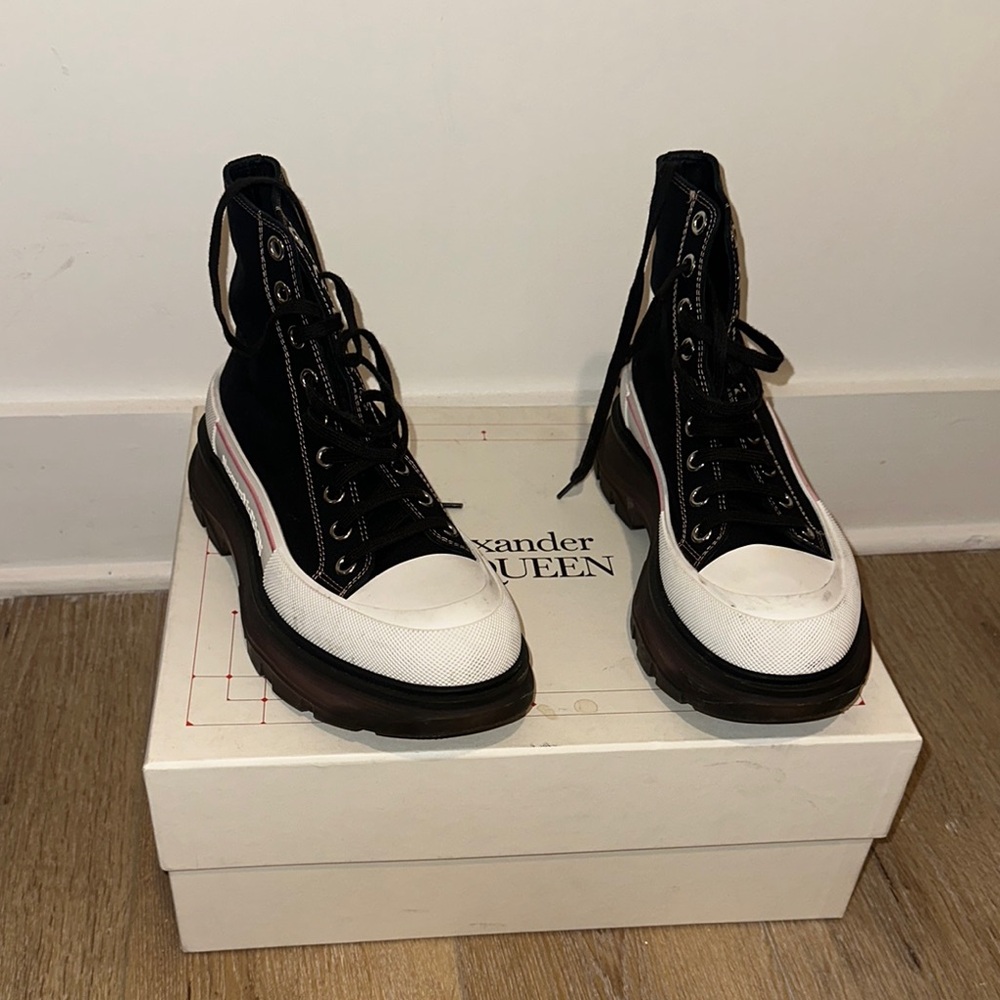 Alexander McQueen men Black and White Sneakers